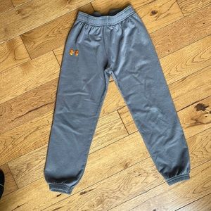 Gray Under Armour sweat pants size 7